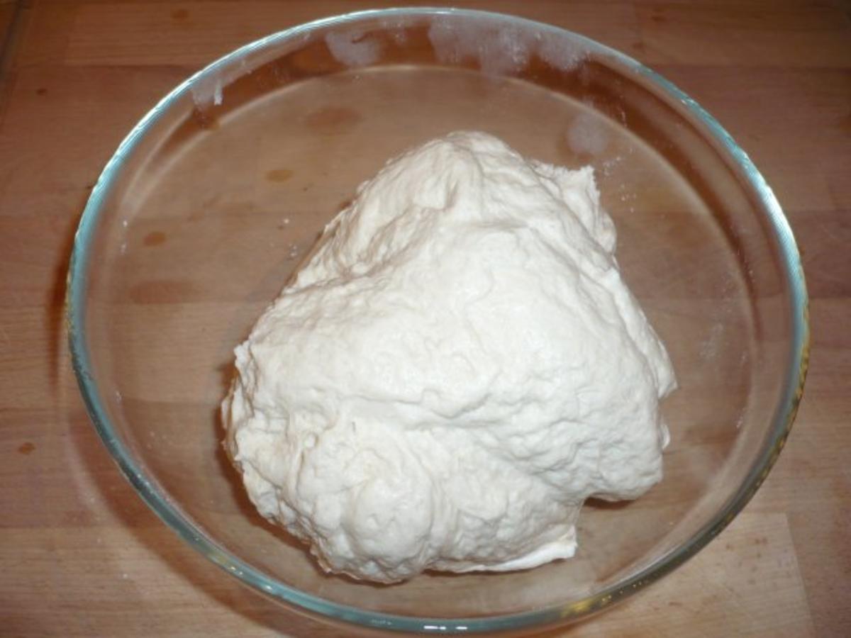 Paprikapizza aus Quark-Öl-Teig mit Minzpesto - Rezept - kochbar.de