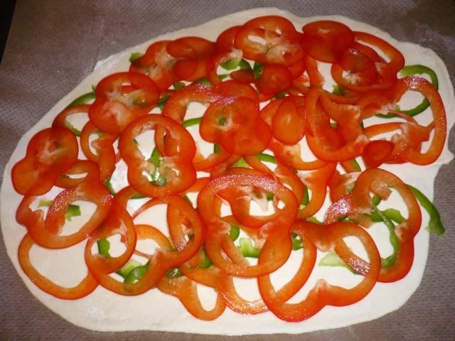 Paprikapizza aus Quark-Öl-Teig mit Minzpesto - Rezept - Bild Nr. 5