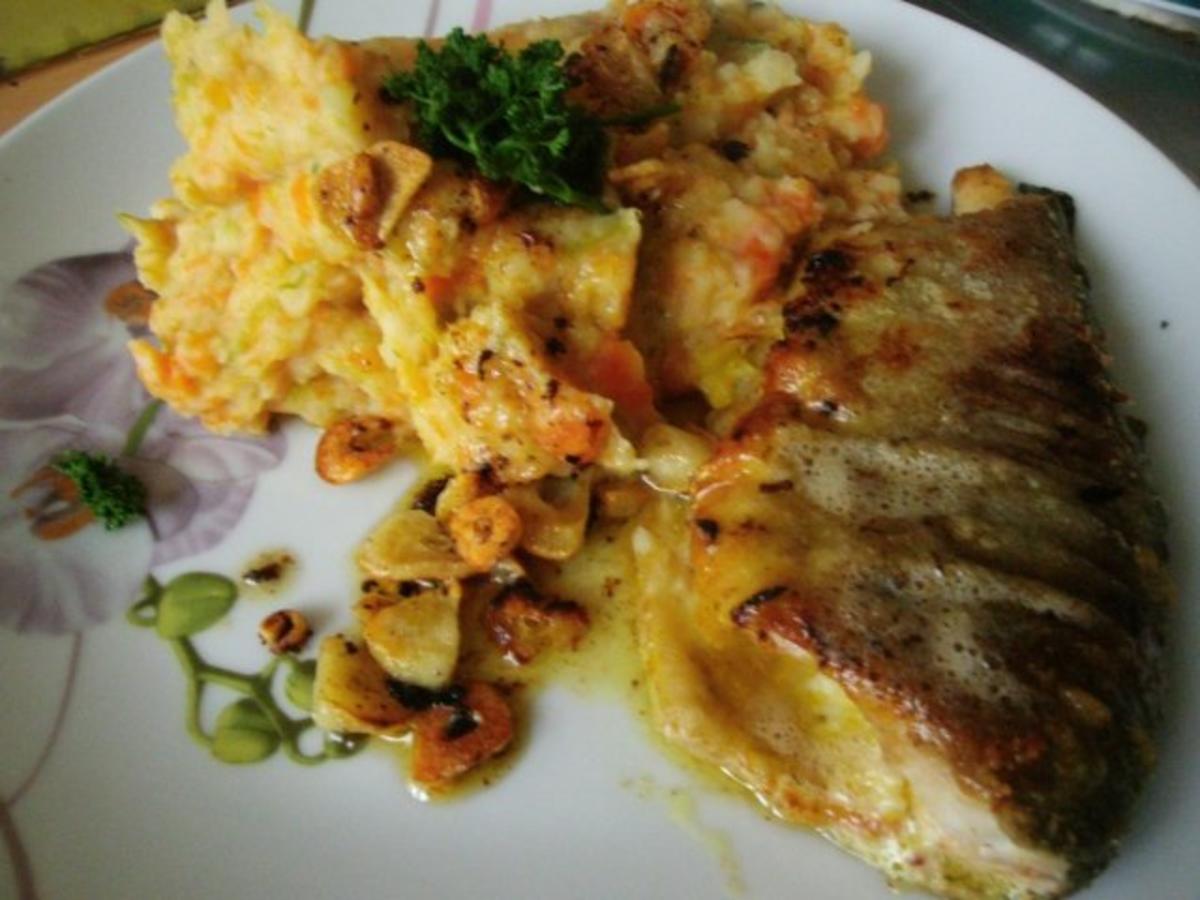 Forelle mit Kartoffel-Gemüsepüree - Rezept - kochbar.de