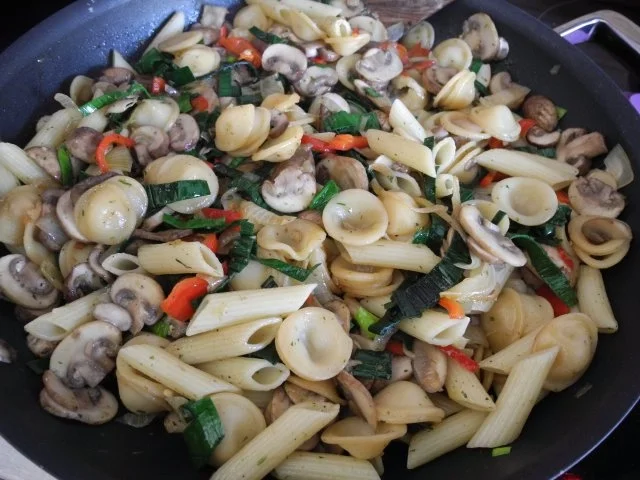 Vegan : Bunte Pasta - Pfanne - Rezept - Bild Nr. 13