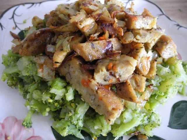 Vegan : Kartoffel - Broccoli - Stampf mit gebratenen Grünkern - Nuss - Bratlingstreifen - Rezept - Bild Nr. 2