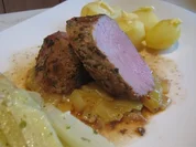 Rezept: sanft gegartes Rosmarin-Schweinefilet auf geschmorten Zwiebeln mit Rahm-Kohlrabi sanft gegartes Rosmarin-Schweinefilet auf geschmorten Zwiebeln mit Rahm-Kohlrabi - Rezept