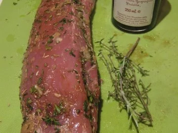 sanft gegartes Rosmarin-Schweinefilet auf geschmorten Zwiebeln mit Rahm-Kohlrabi - Rezept - Bild Nr. 2