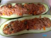 Rezept: Kaninchen-Wildhasen-Hackfleisch in Gurken-Zucchini-Hรคlften Kaninchen-Wildhasen-Hackfleisch in Gurken-Zucchini-Hรคlften - Rezept