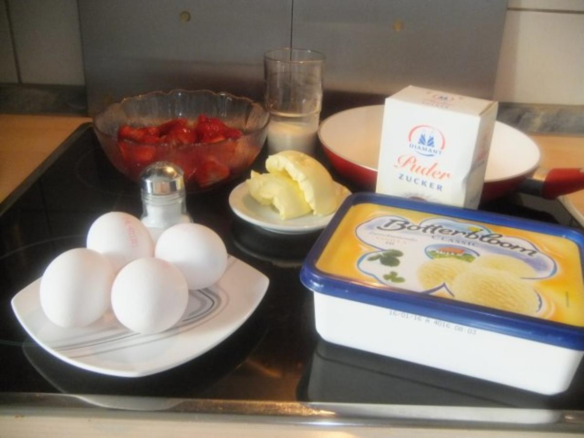 Omelett gefüllt mit Erdbeeren und Vanilleeis - Rezept - Bild Nr. 2