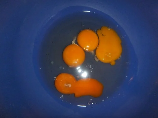 Omelett gefüllt mit Erdbeeren und Vanilleeis - Rezept - Bild Nr. 3