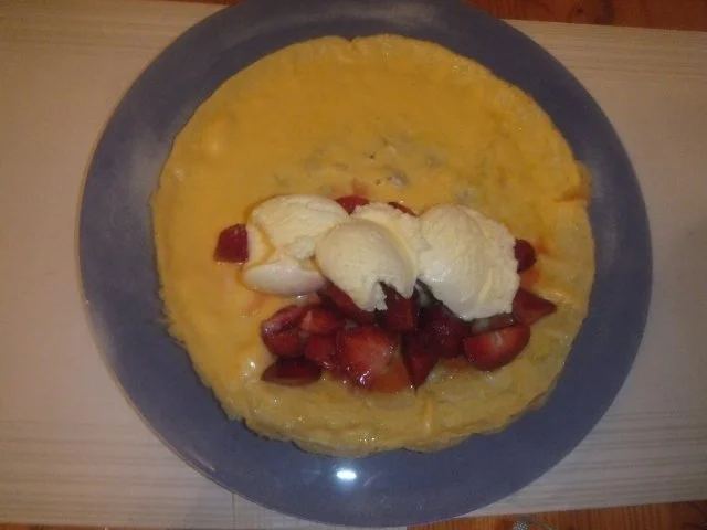 Omelett gefüllt mit Erdbeeren und Vanilleeis - Rezept - Bild Nr. 7