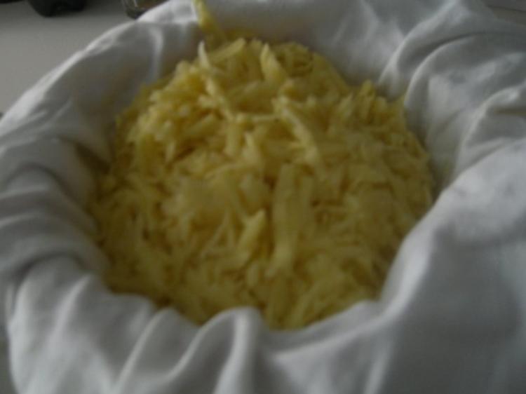 Gebeizter Lachs an Rösti mit Senf Honig Soße und Schmand Dip - einfach ...