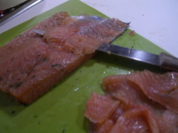 Gebeizter Lachs an Rösti mit Senf Honig Soße und Schmand Dip - einfach ...