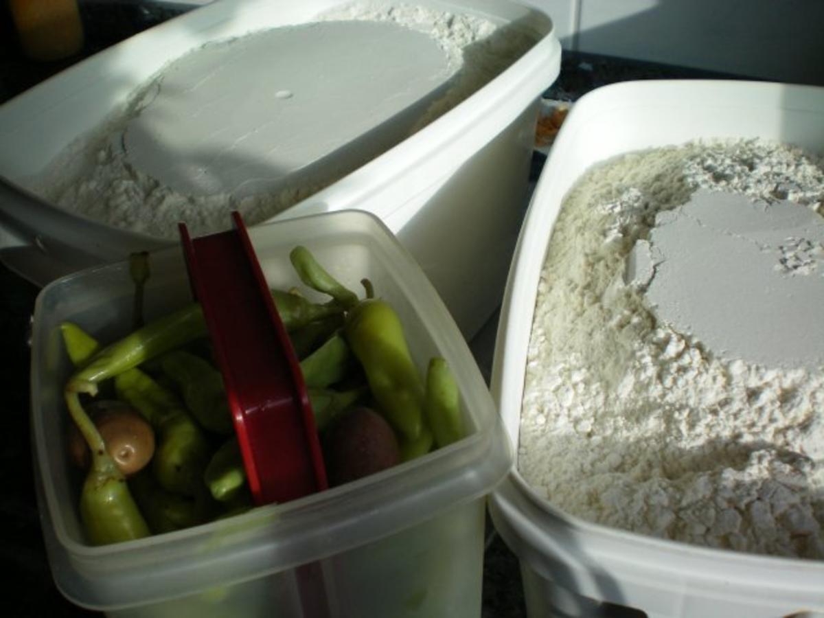 Brot: Weißbrot mit Oliven und Peperoni - Rezept - Bild Nr. 2