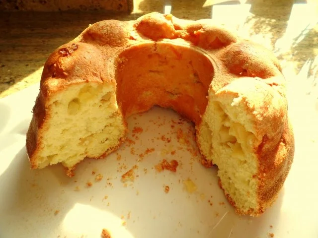 Biskuit-Gugelhupf mit Apfel oder Birne; fettarmer Kuchen - Rezept