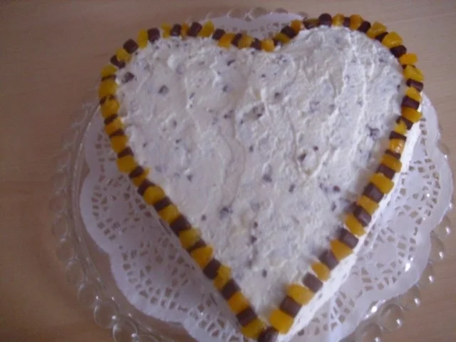 Rezept: Aprikosen-Stracciatella Torte Aprikosen-Stracciatella Torte - Rezept