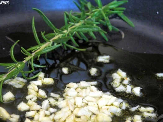 Geschmorte Hähnchenschenkel mit breiten Schnittbohnen - Rezept - Bild Nr. 9