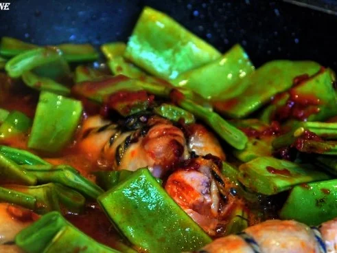 Geschmorte Hähnchenschenkel mit breiten Schnittbohnen - Rezept - Bild Nr. 13