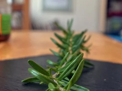 Geschmorte Hähnchenschenkel mit breiten Schnittbohnen - Rezept - Bild Nr. 7