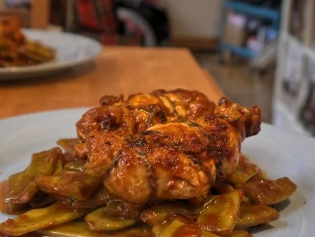 Geschmorte Hähnchenschenkel mit breiten Schnittbohnen - Rezept - Bild Nr. 15