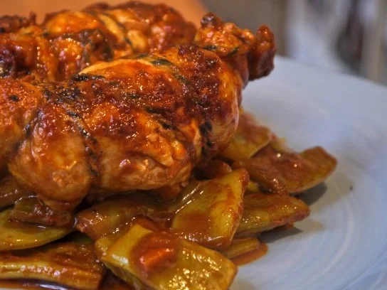 Geschmorte Hähnchenschenkel mit breiten Schnittbohnen - Rezept