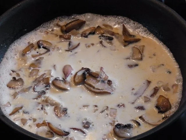 Puten-Sahne-Champions-Geschnetzeltes mit Broccoli und Bandnudeln - Rezept - Bild Nr. 2