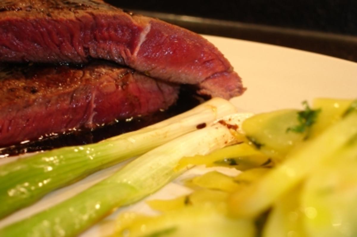 Steak vom Pferd mit zweierlei Karotten und Portwein-Balsamico-Sauce - Rezept - Bild Nr. 3