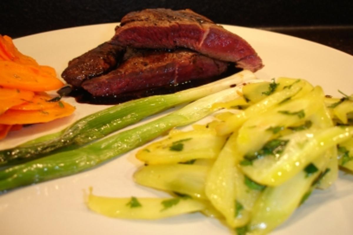 Steak vom Pferd mit zweierlei Karotten und Portwein-Balsamico-Sauce - Rezept - Bild Nr. 4