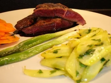 Rezept: Steak vom Pferd mit zweierlei Karotten und Portwein-Balsamico-Sauce Bild Nr. 4 Steak vom Pferd mit zweierlei Karotten und Portwein-Balsamico-Sauce - Rezept - Bild Nr. 4