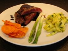 Steak vom Pferd mit zweierlei Karotten und Portwein-Balsamico-Sauce - Rezept