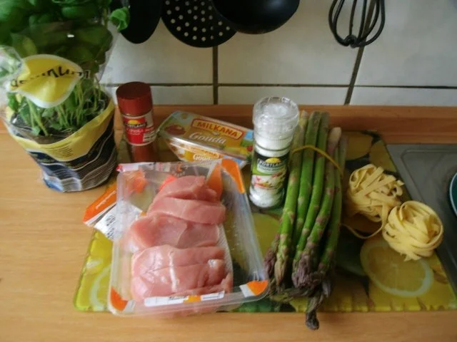 Pute mit Sesamkruste  in Käsesauce mit grünem Spargel - Rezept - Bild Nr. 2