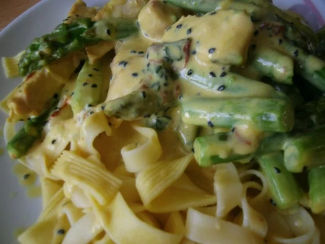 Pute mit Sesamkruste  in Käsesauce mit grünem Spargel - Rezept - Bild Nr. 12