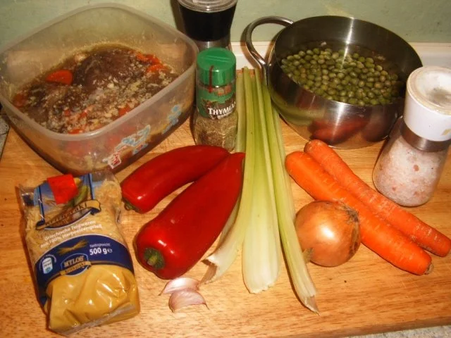 Rezept: Erbsen- Nudelsuppe Bild Nr. 2 Erbsen- Nudelsuppe - Rezept - Bild Nr. 2