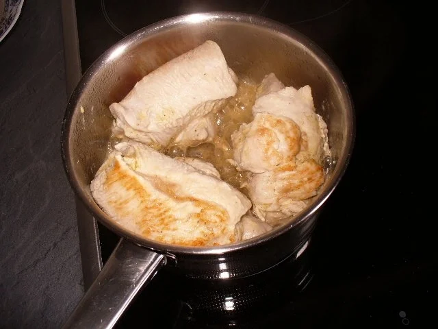 Rezept: Hähnchenbruströllchen mit Champignons auf Eisbergsalat Bild Nr. 7 Hähnchenbruströllchen mit Champignons auf Eisbergsalat - Rezept - Bild Nr. 7