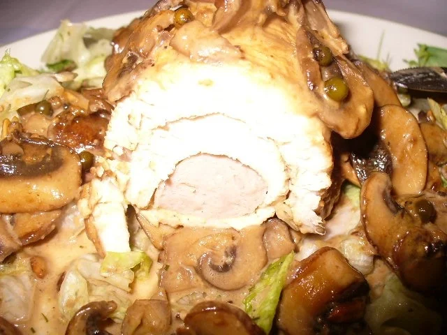 Rezept: Hähnchenbruströllchen mit Champignons auf Eisbergsalat Bild Nr. 18 Hähnchenbruströllchen mit Champignons auf Eisbergsalat - Rezept - Bild Nr. 18