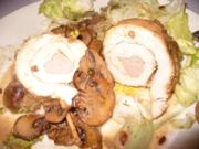 Hähnchenbruströllchen mit Champignons auf Eisbergsalat - Rezept