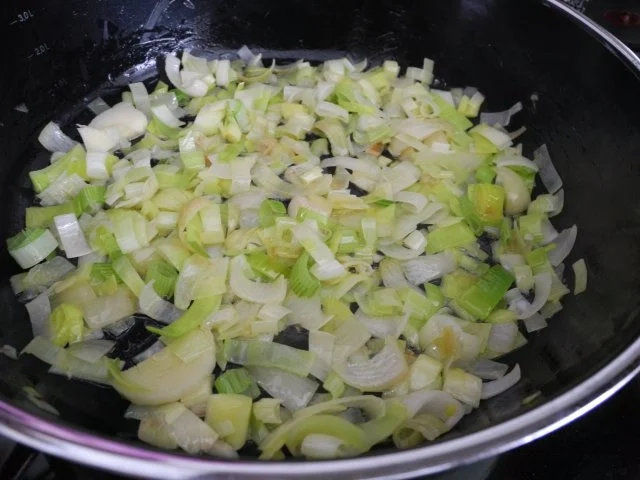 Vegan : Seitan - Porree - Frikassee auf getostetem Vinschgauerle - Rezept - Bild Nr. 4