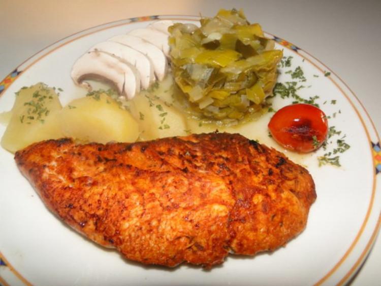 marinierte Putenbruststeaks pikant mit Porreegemüse und Salzkartoffeln ...