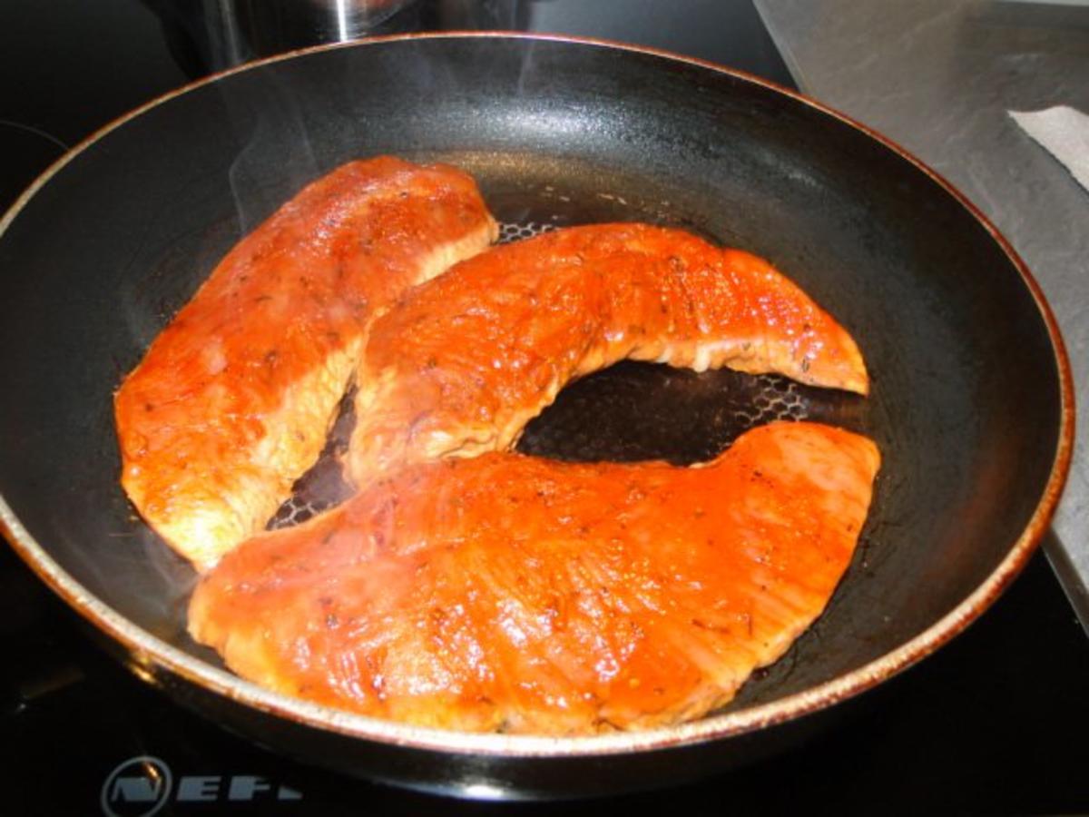 marinierte Putenbruststeaks pikant mit Porreegemüse und Salzkartoffeln ...