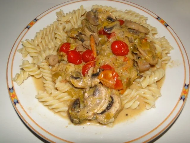 Rezept: Porree-Kräutersahne mit Pilzen und Cocktailtomaten ideal für Nudeln Bild Nr. 7 Porree-Kräutersahne mit Pilzen und Cocktailtomaten ideal für Nudeln - Rezept - Bild Nr. 7