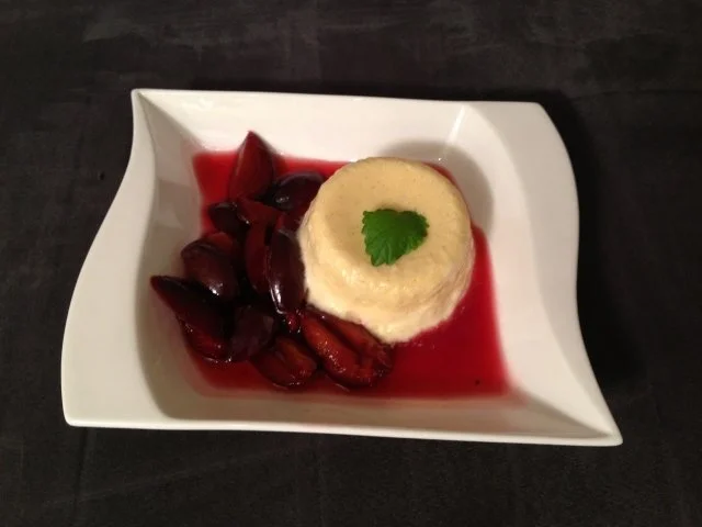 Grießflammerie mit Zwetschgenröster - Rezept