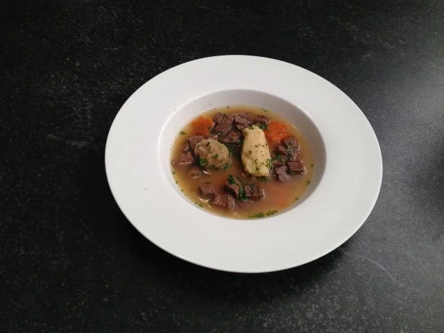 Rezept: Wie bei de Oma - Rinderbrühe mit Einlage Wie bei de Oma - Rinderbrühe mit Einlage - Rezept
