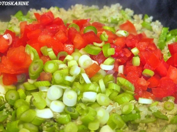 Rotbarschfilet mit Senf-Thymian-Kruste auf Gemüse-Quinoa - Rezept - Bild Nr. 14