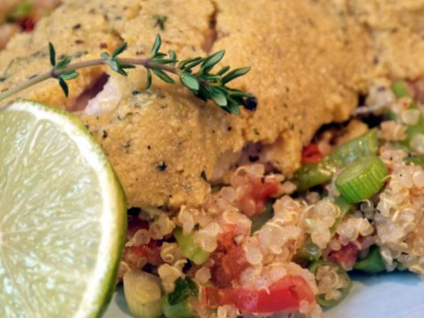 Rotbarschfilet mit Senf-Thymian-Kruste auf Gemüse-Quinoa - Rezept ... Rotbarschfilet mit Senf-Thymian-Kruste auf Gemüse-Quinoa - Rezept ...