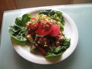 Bunter Salat mit Dinkel und Brennesseln - Rezept