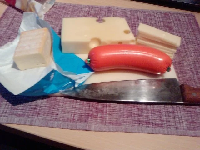 HEUTE BLEIBT DIE KÜCHE KALT -- EIDGENÖSSISCHER WURSTSALAT FEURIO - Rezept - Bild Nr. 2