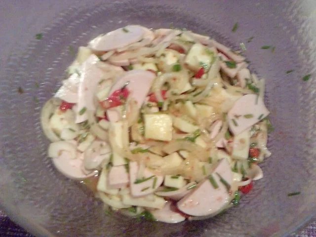 HEUTE BLEIBT DIE KÜCHE KALT -- EIDGENÖSSISCHER WURSTSALAT FEURIO - Rezept - Bild Nr. 11