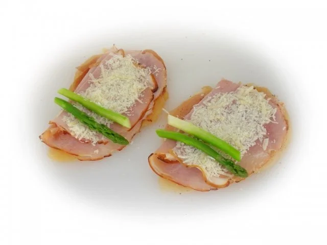 Hühnerröllchen mit Spargel-Schinken-Füllung an Paprika-Bratkartoffeln - Rezept - Bild Nr. 6