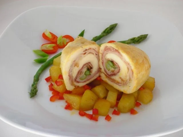 Hühnerröllchen mit Spargel-Schinken-Füllung an Paprika-Bratkartoffeln - Rezept - Bild Nr. 14