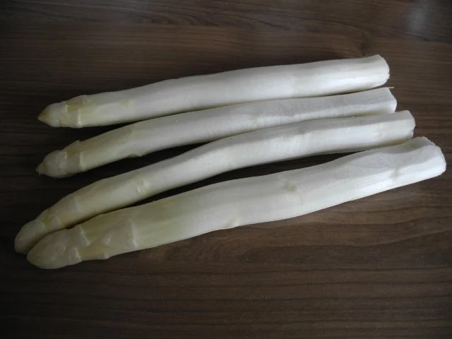 Rezept: Vegan : Spargel - Erdbeersalat - nicht nur für Veggis Bild Nr. 2 Vegan : Spargel - Erdbeersalat - nicht nur für Veggis - Rezept - Bild Nr. 2