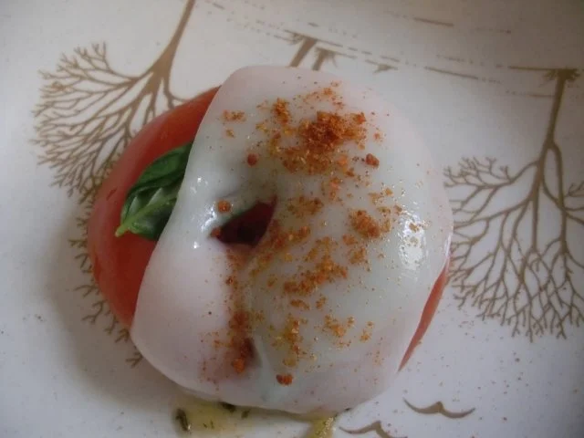 überbackene Tomaten mit Basilikum und Ziegenkäse - Rezept