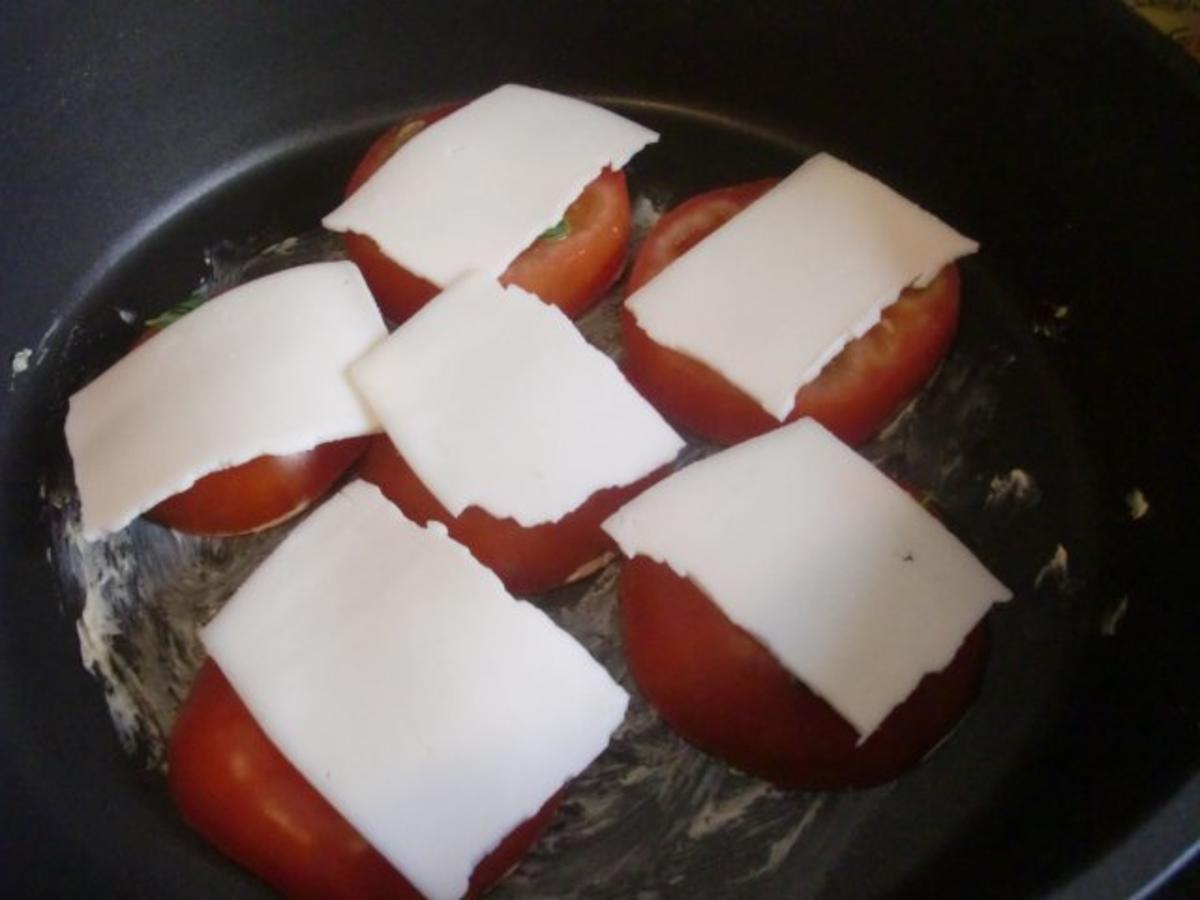 überbackene Tomaten mit Basilikum und Ziegenkäse - Rezept - Bild Nr. 5