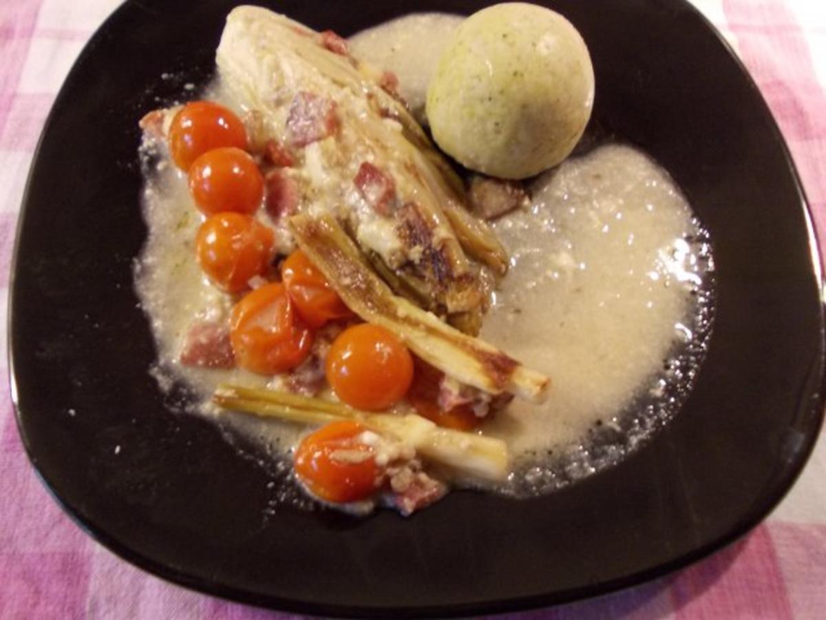 Gebackener Chicoree mit Tomaten in Gorgonzola-Schinken-Walnußsoße - Rezept