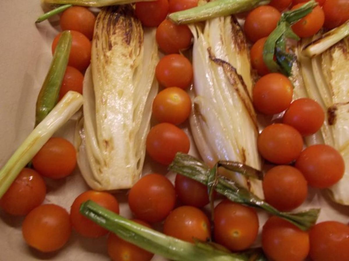 Gebackener Chicoree mit Tomaten in Gorgonzola-Schinken-Walnußsoße - Rezept - Bild Nr. 5